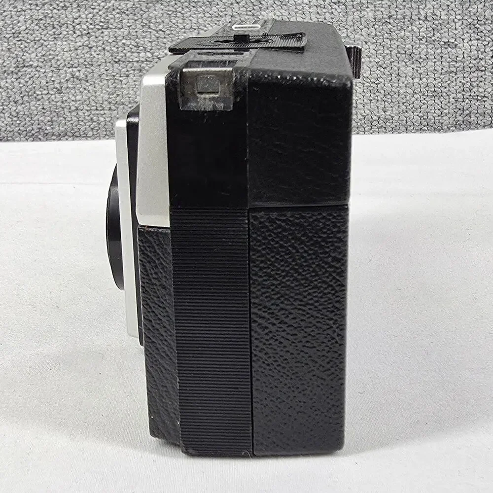 KODAK INSTAMATIC X-15 VINTAGE 126 FILM CAMERA, WINDS & SNAPS, COLLECTORS